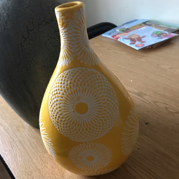 Vases - Picture 3 of 4